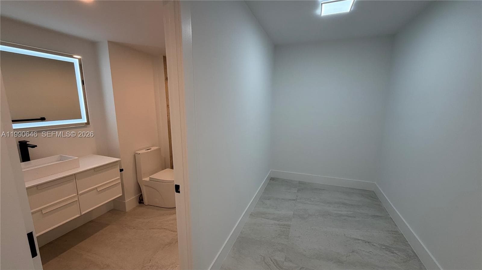 'His' Closet space and Bathroom