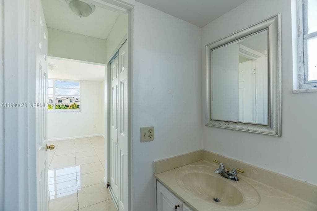 LISETTE CONDO · #402 in Miami Beach - Photo 29
