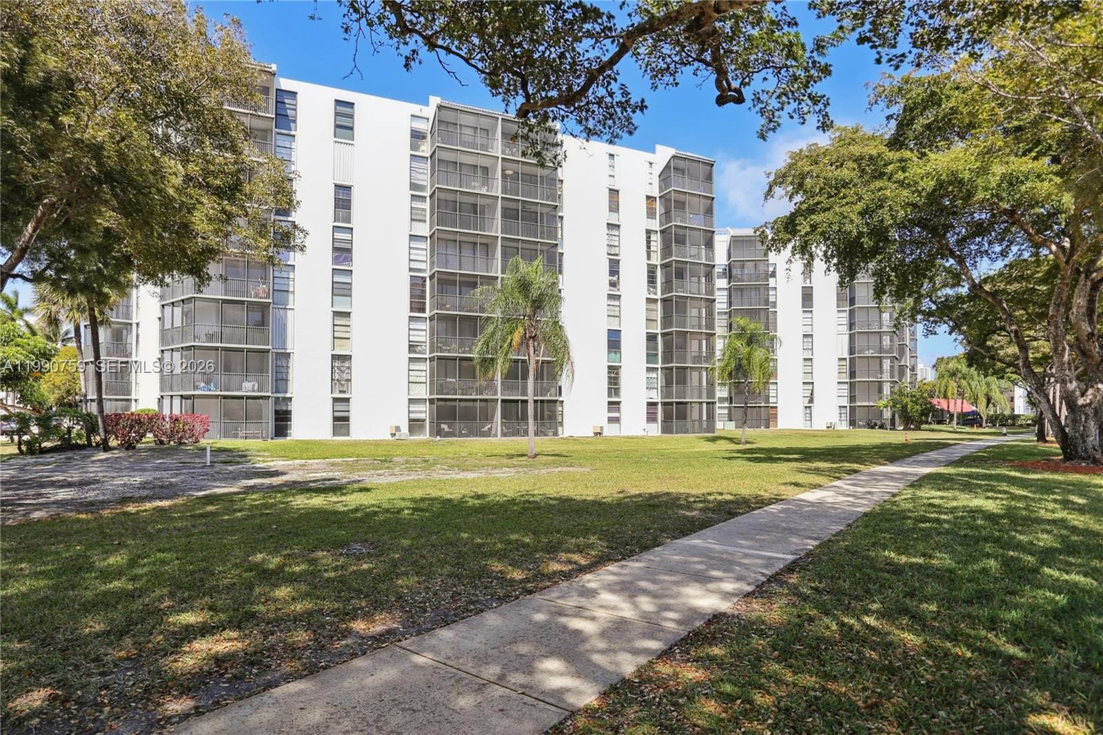 BRAVURA II · #102 in Aventura - Photo 31