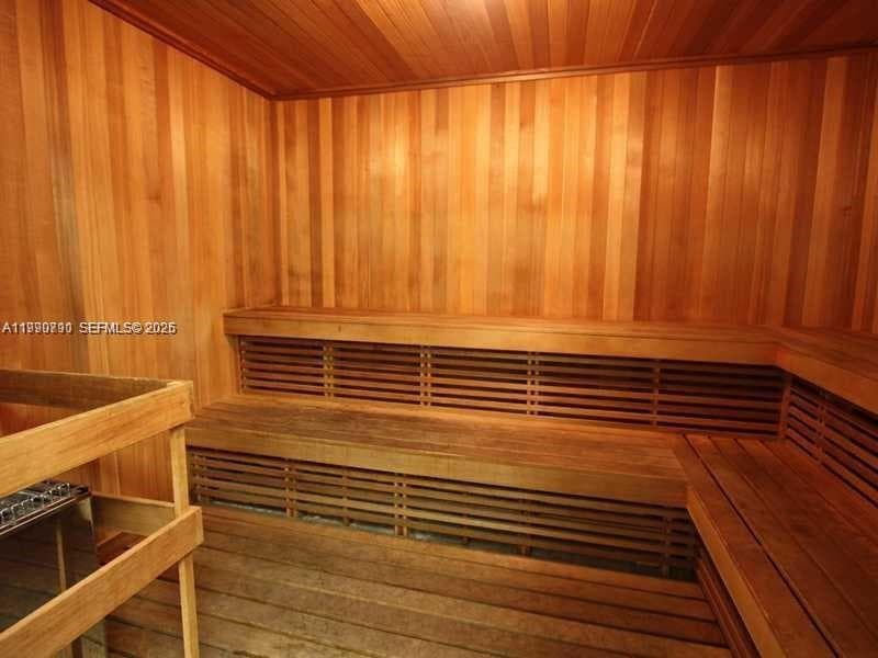 TOWERS OF OCEANVIEW · #425 in Hallandale Beach - Photo 30