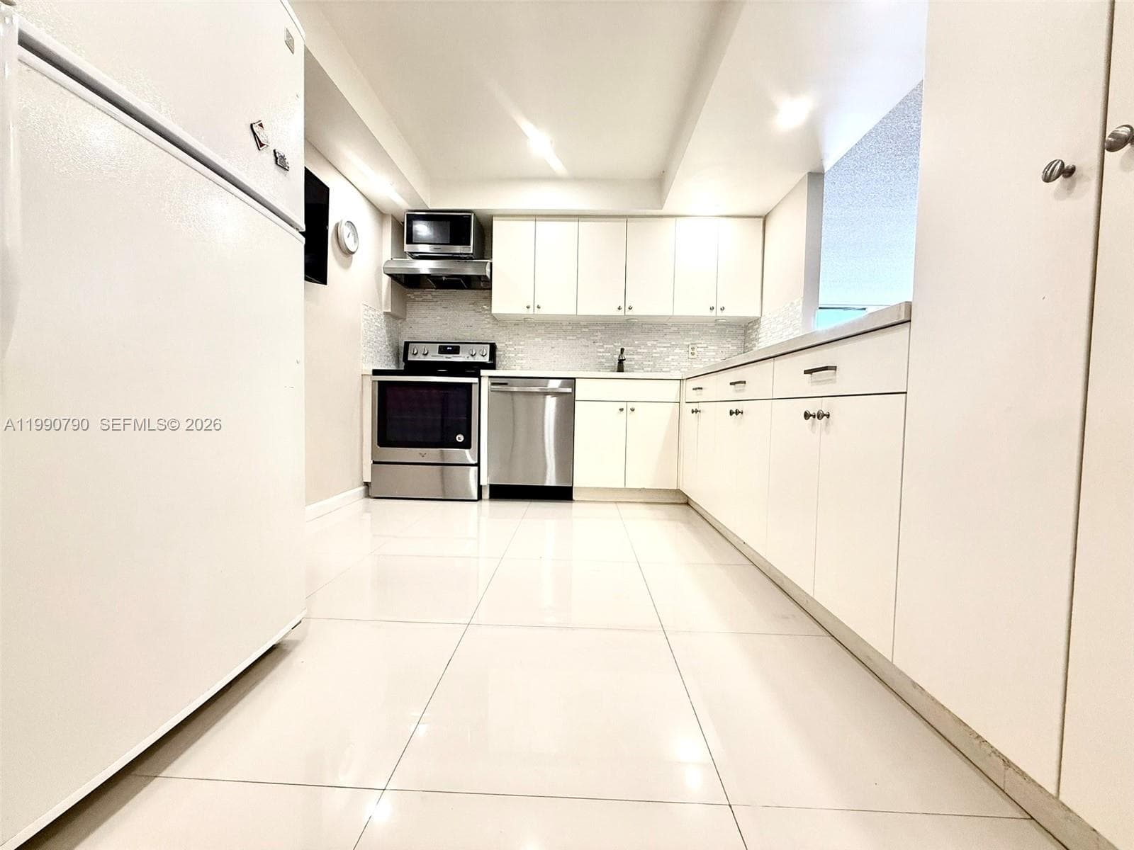 TOWERS OF OCEANVIEW · #425 in Hallandale Beach - Photo 10