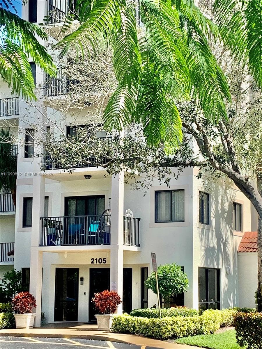ST TROPEZ CONDO #501