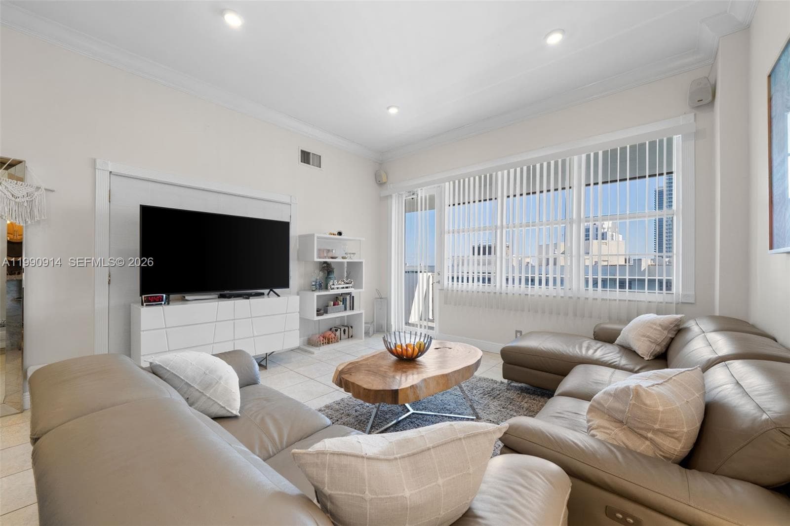 SEA AIR TOWERS CONDO · #PH18 in Hollywood - Photo 1