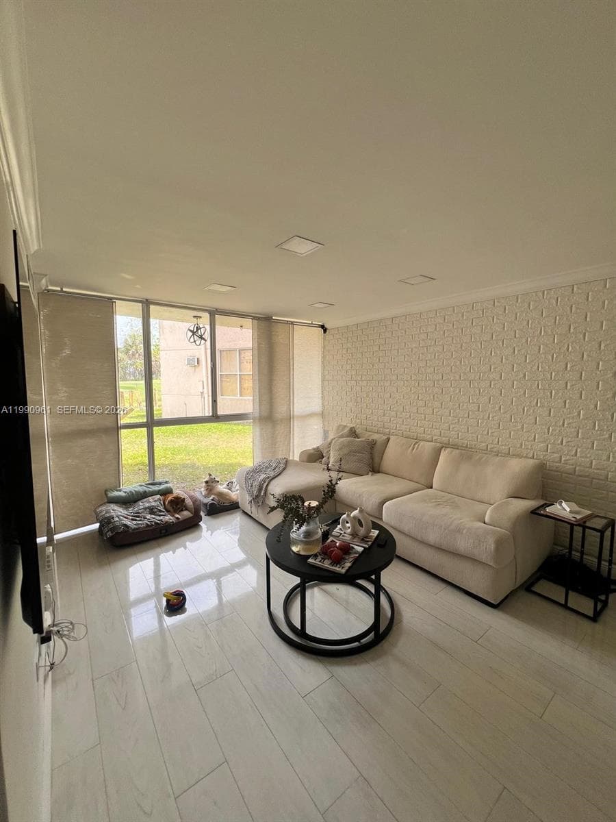 Las Brisas · #F104 in Hialeah - Photo 5
