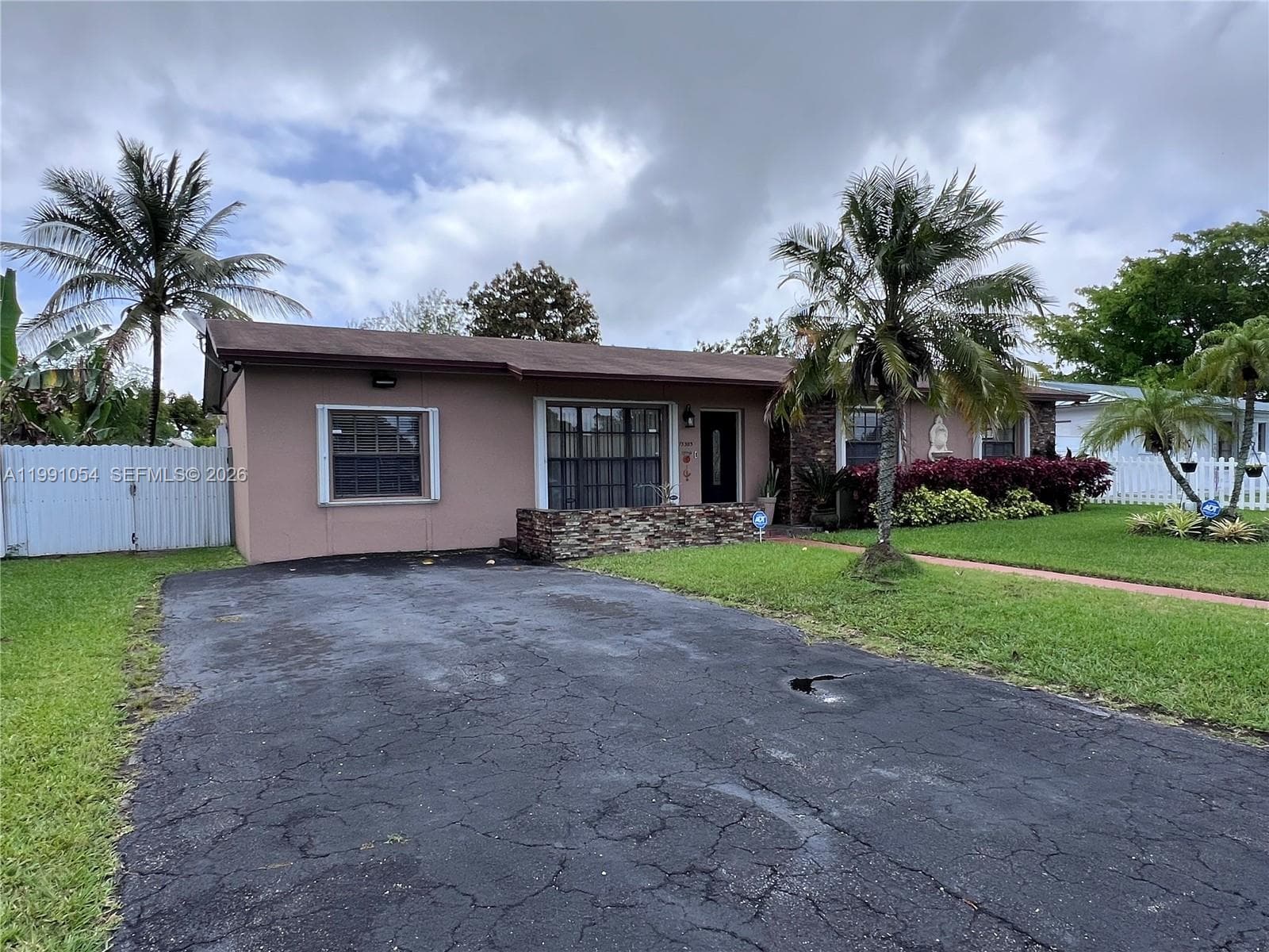 15303 SW 102nd Pl photo 2