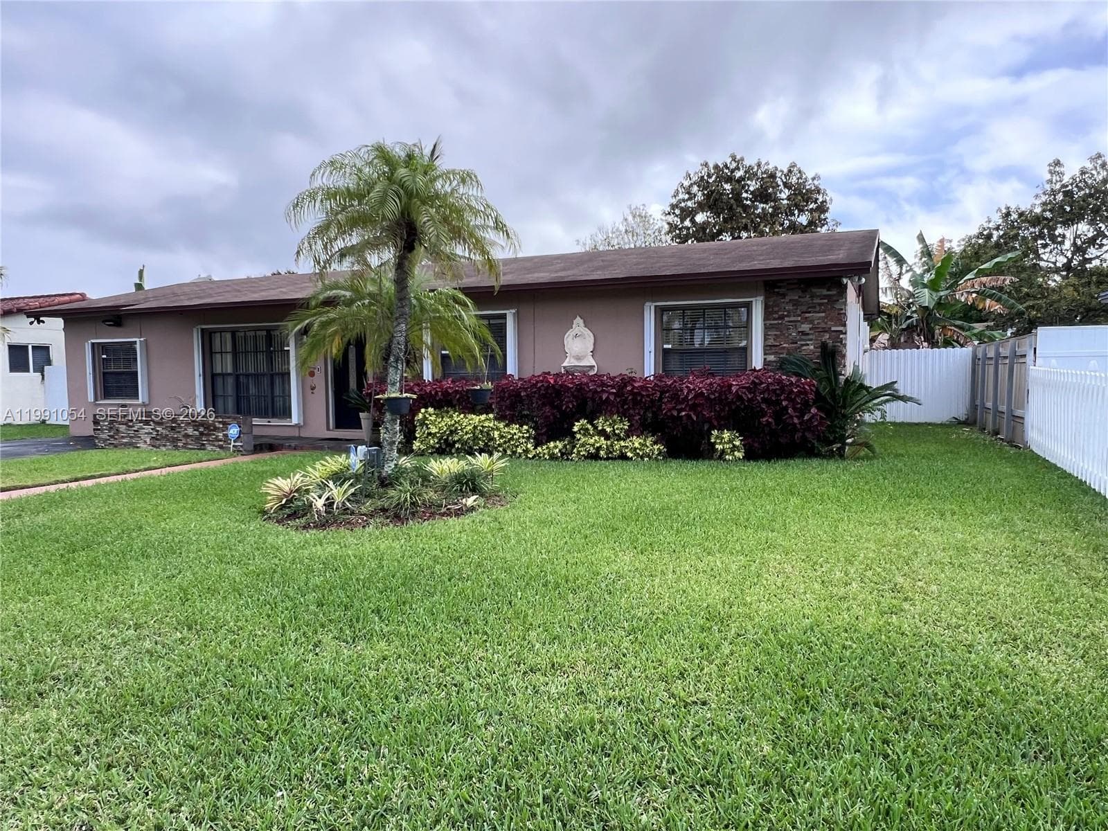 15303 SW 102nd Pl photo 1