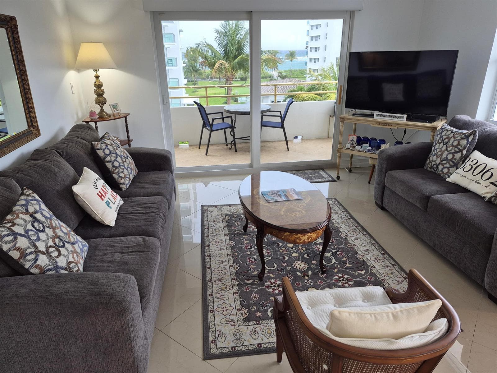TW LIVING RM VIEW