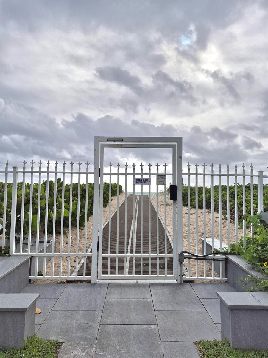 TW BEACH GATE