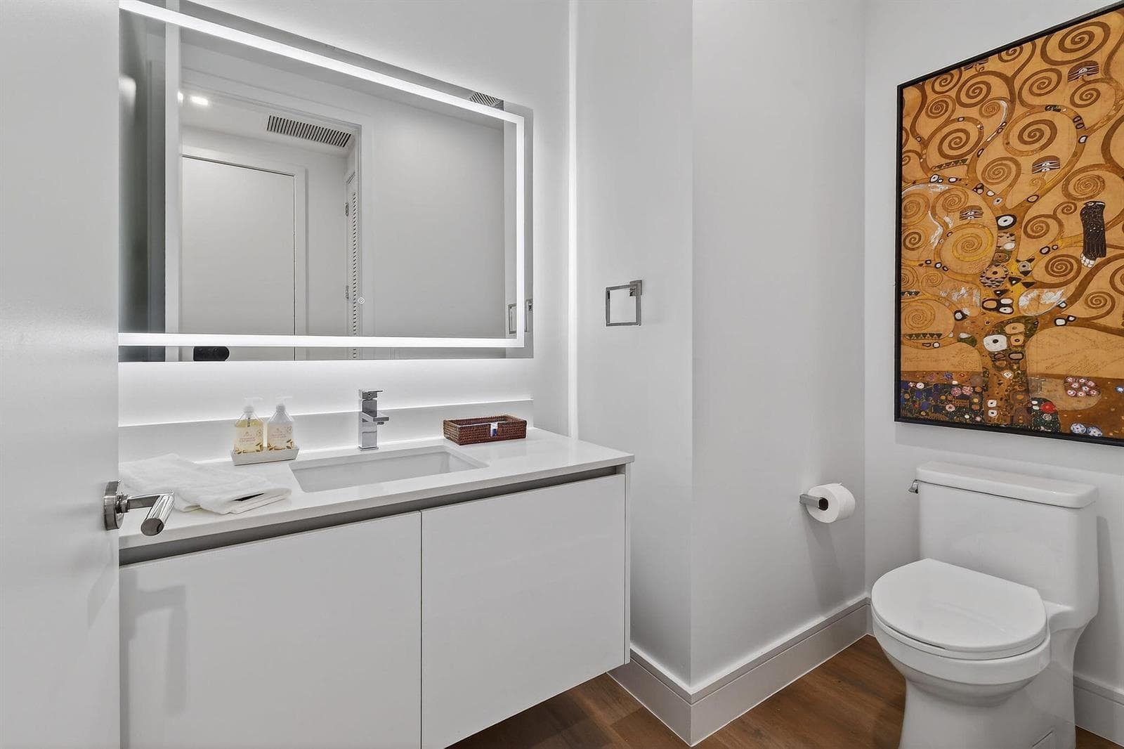 220LakeShoreDr#715(39)