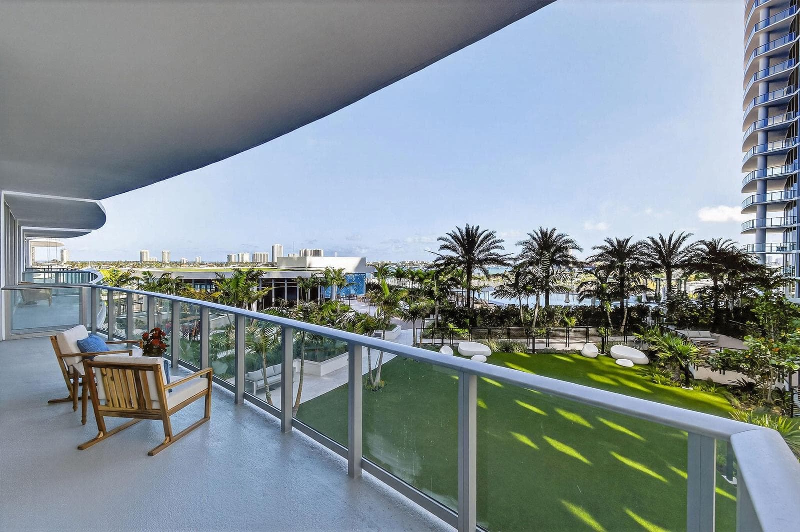 220LakeShoreDr#715(43)