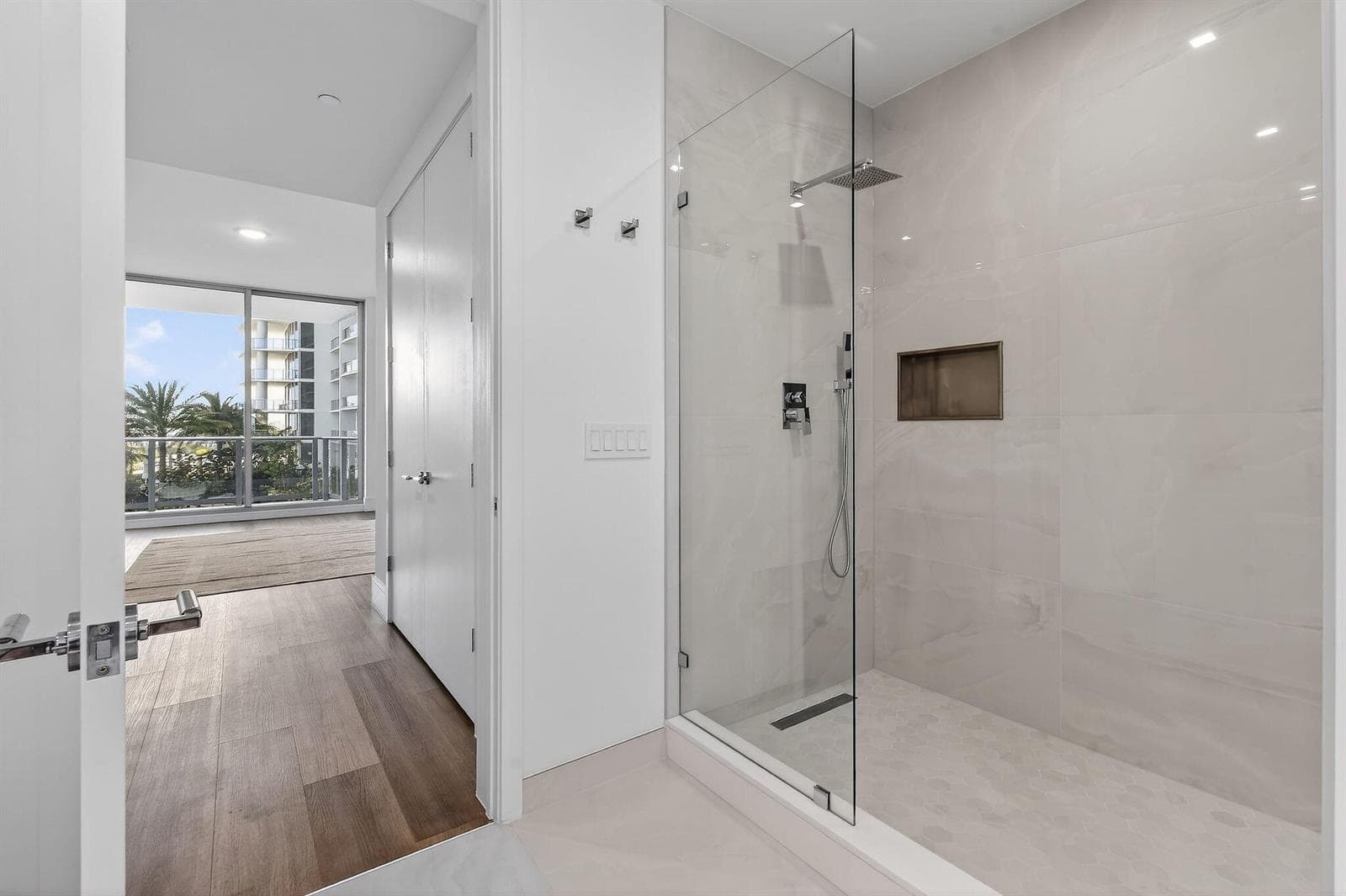 220LakeShoreDr#715(31)