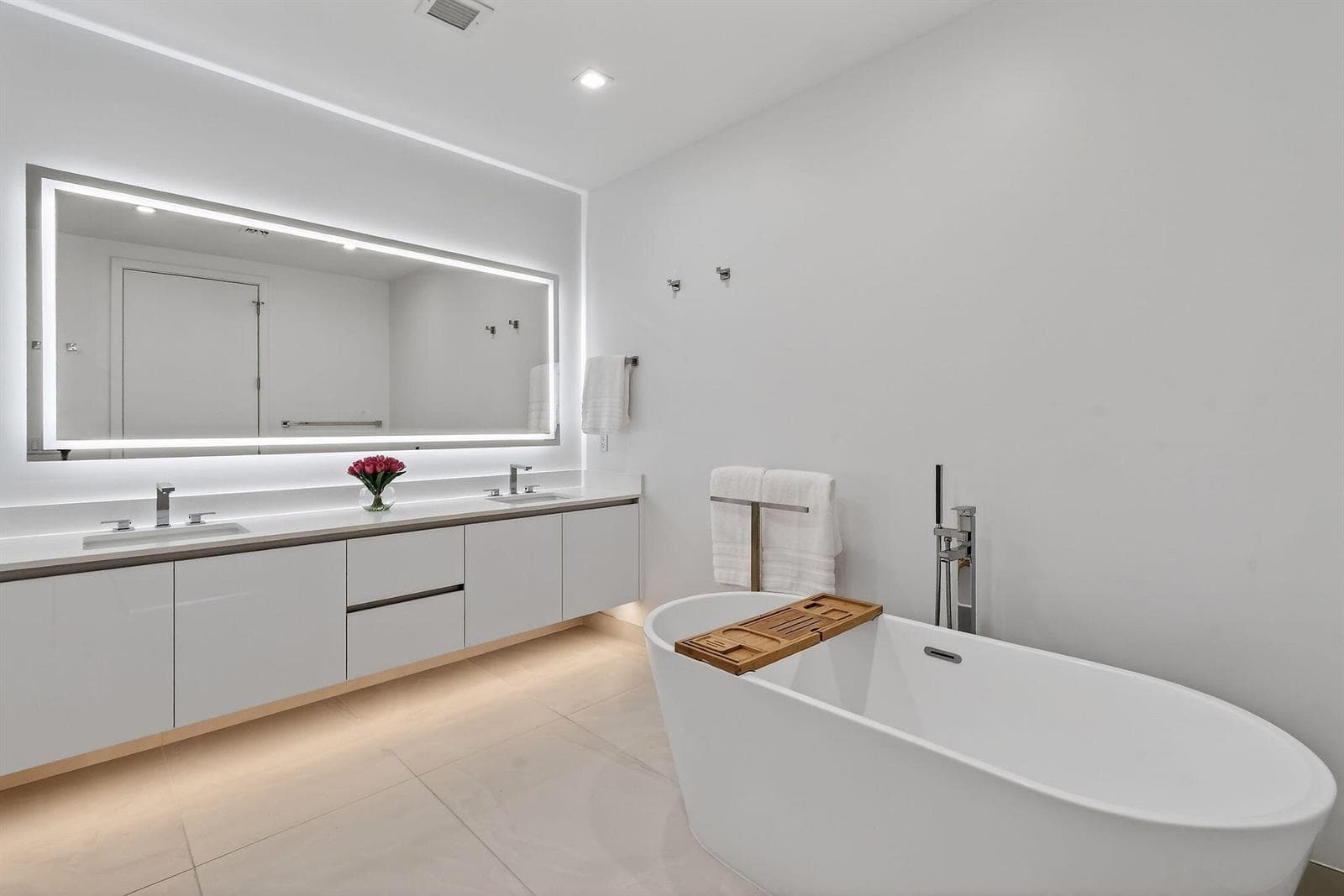 220LakeShoreDr#715(29)
