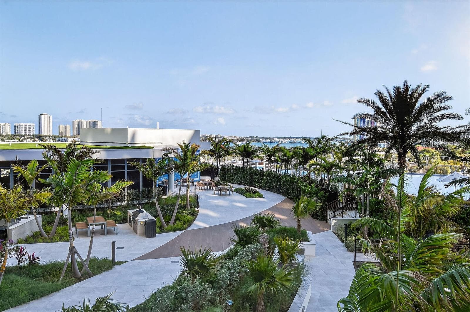 220LakeShoreDr#715(47)