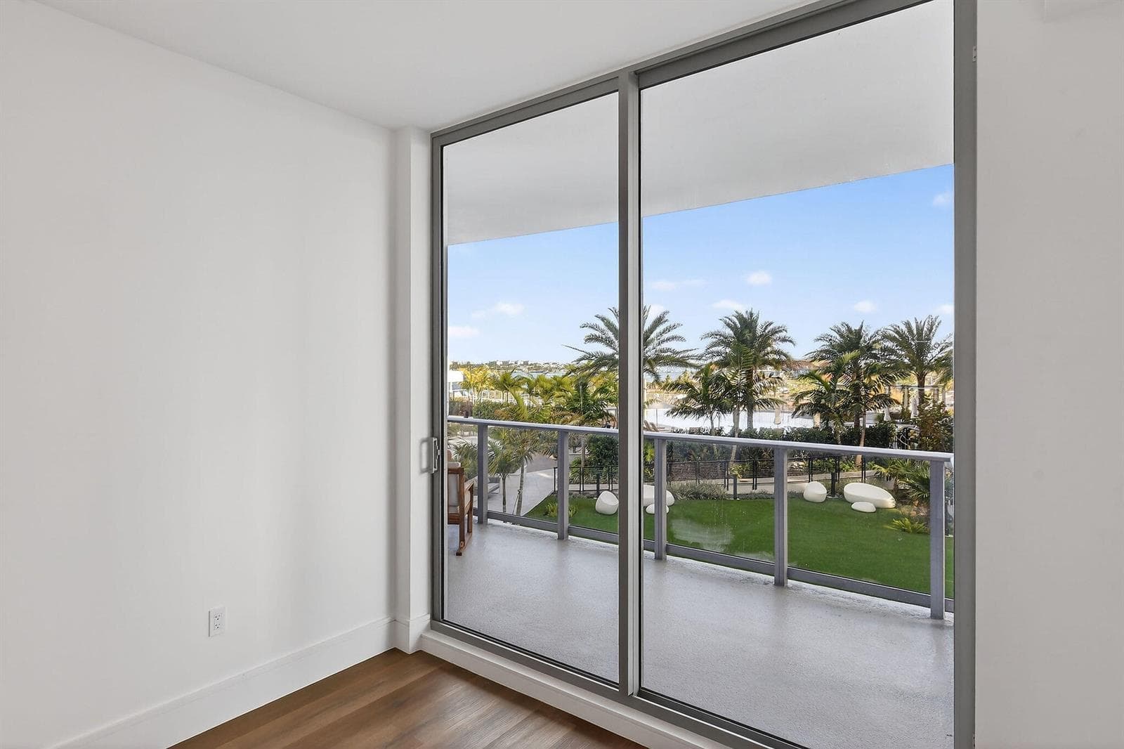220LakeShoreDr#715(21)