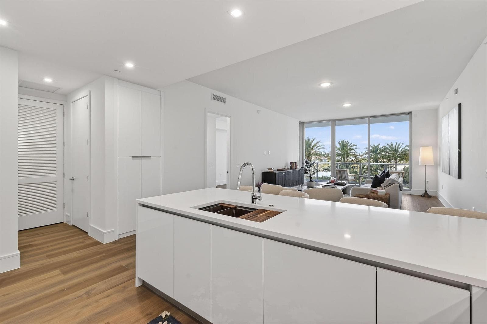 220LakeShoreDr#715(4)