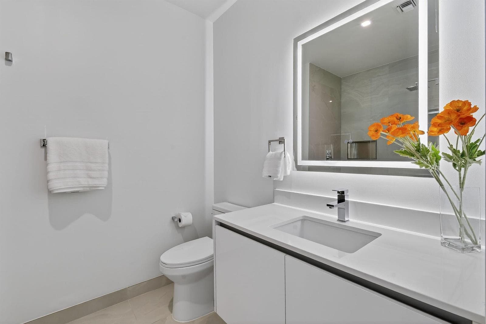220LakeShoreDr#715(35)