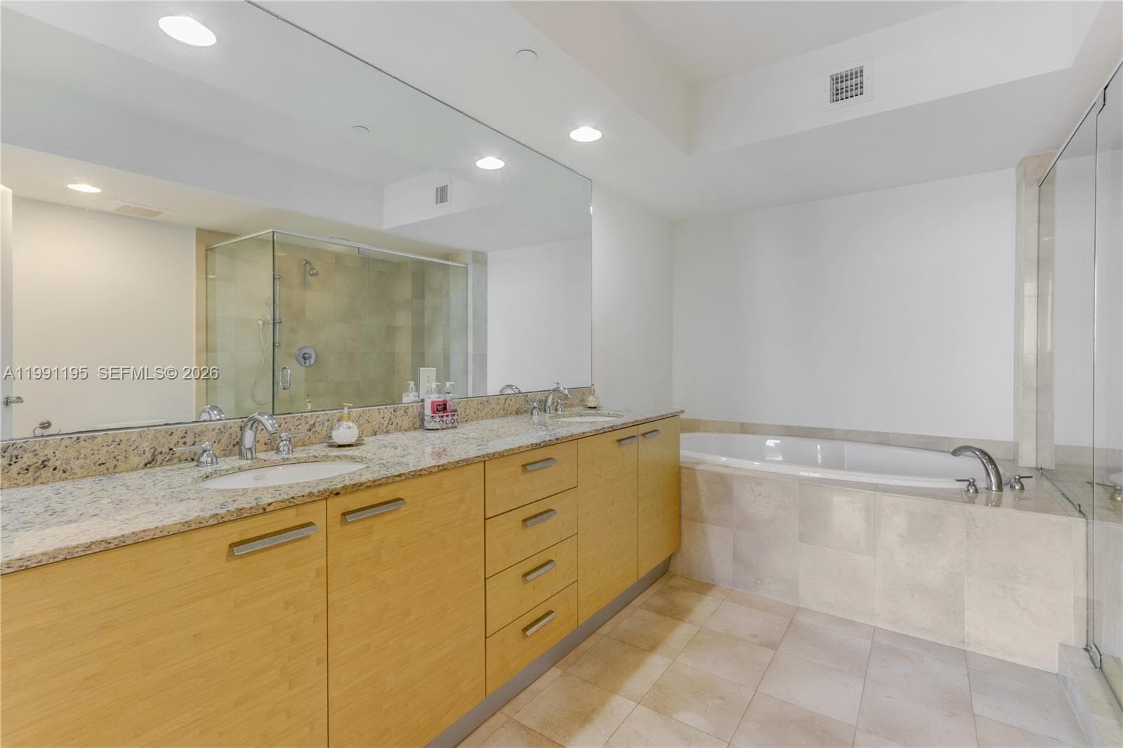 BEACH CLUB · #3804 in Hallandale Beach - Photo 15