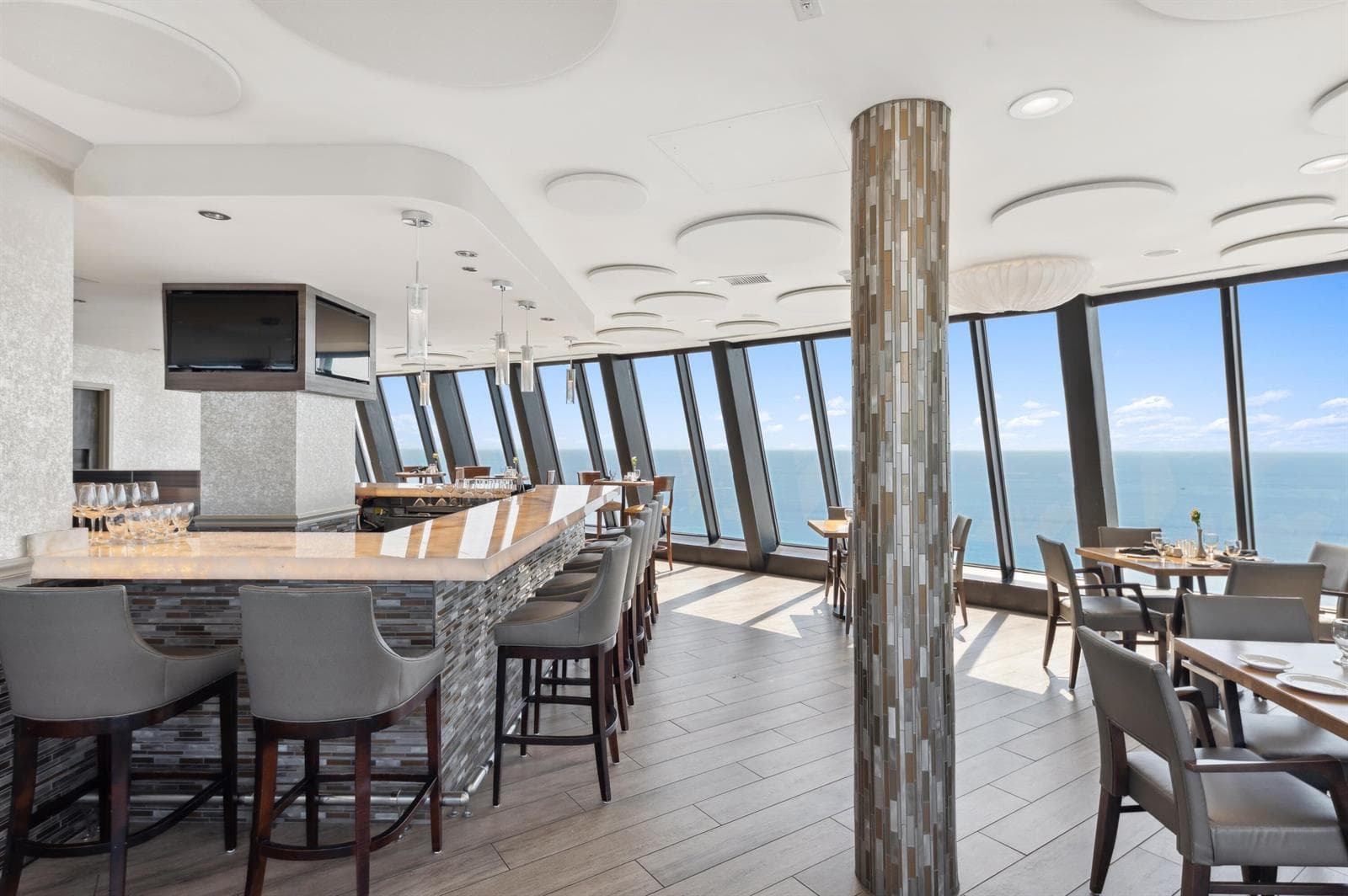 29. Marquis Lounge