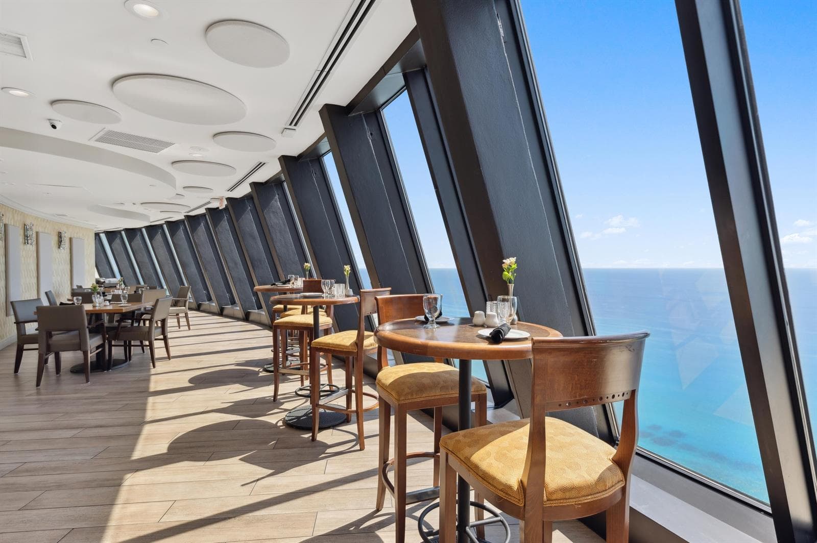 27. Marquis Lounge