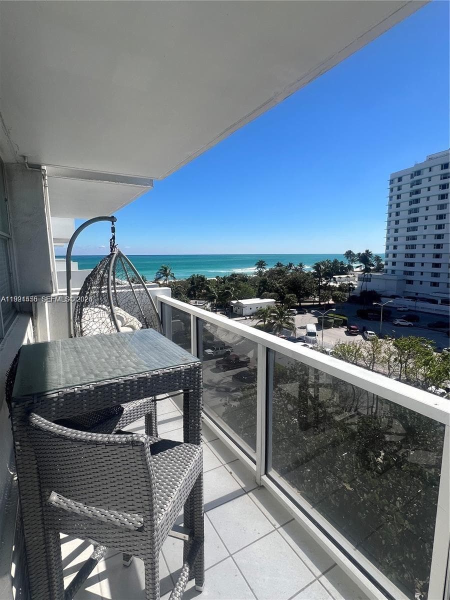 THE AMETHYST CONDO · #704 in Miami Beach - Photo 4