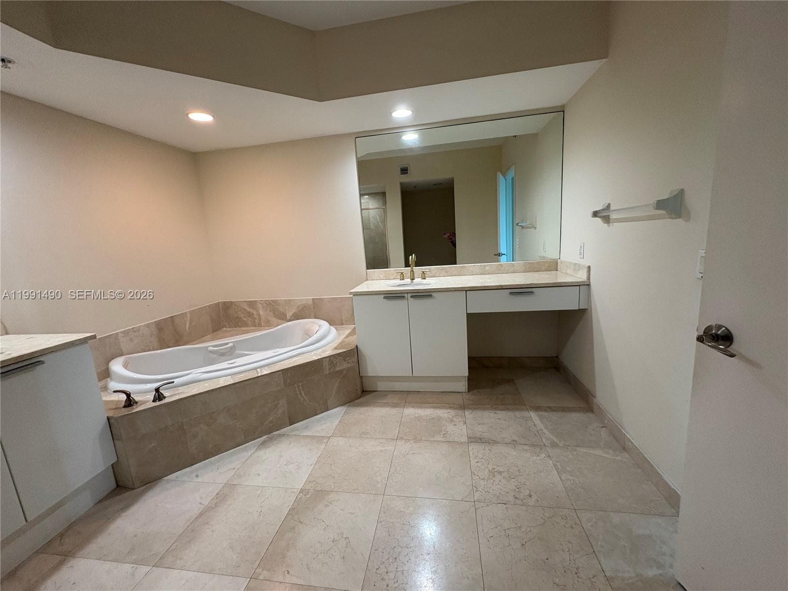 THE OAKS I CONDO · #1705 in North Miami - Photo 16