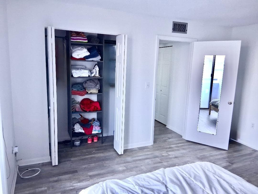 10 - BDR CLOSET