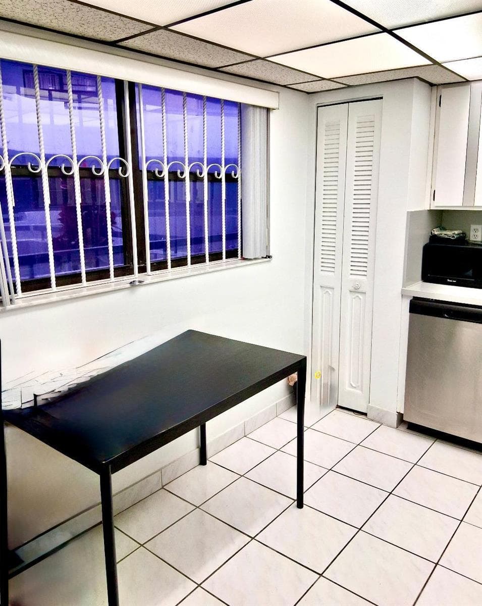 15 KITCHEN DINING