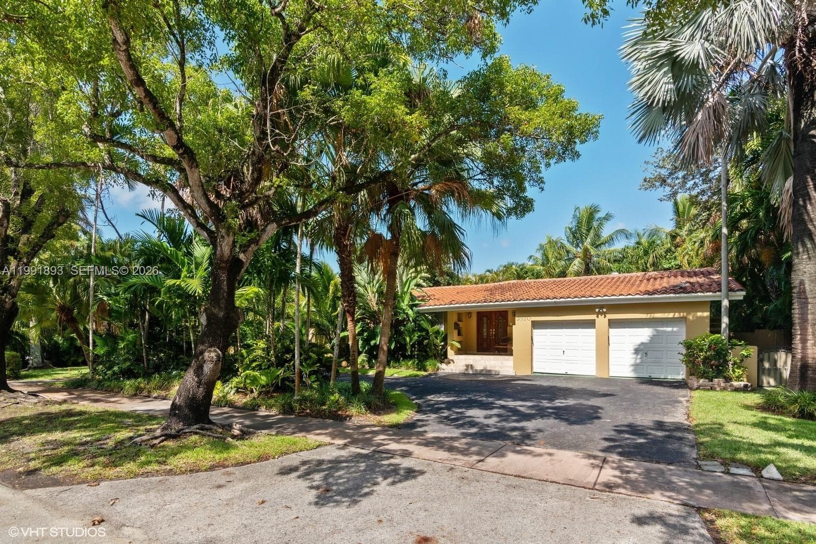3920 Monserrate St photo 3