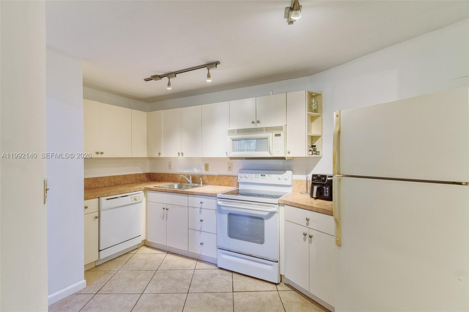 OCEANVIEW PARK CONDO · #311 in Hallandale Beach - Photo 7