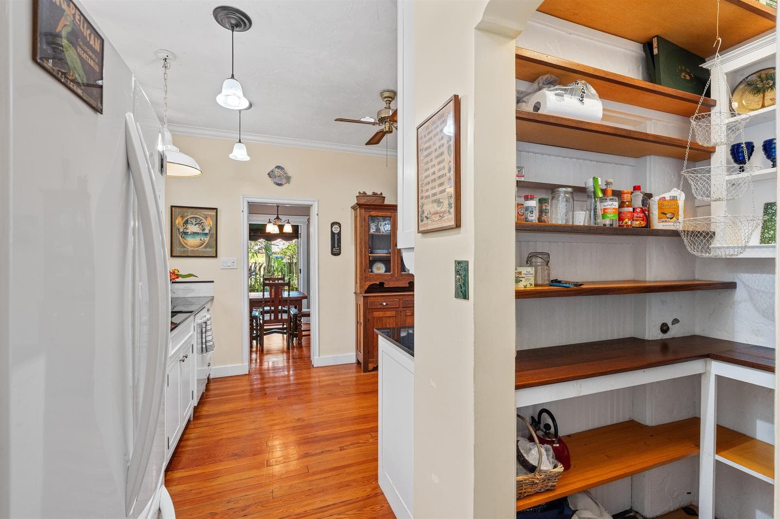 PANTRY_TO_KITCHEN_DT