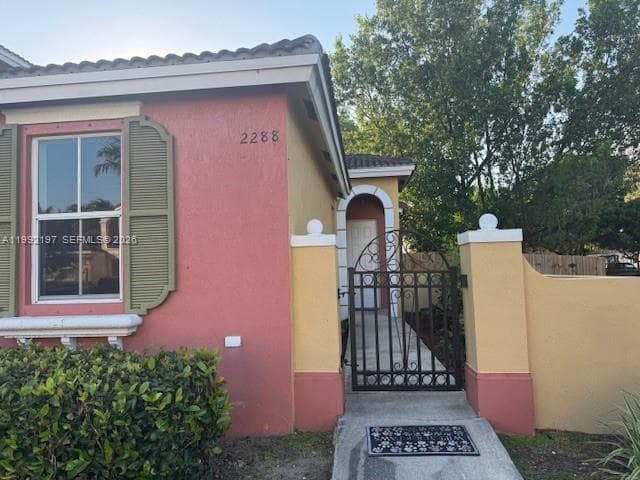 2288 NE 42 Avenue photo 2