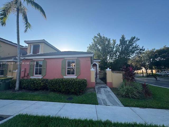 2288 NE 42 Avenue photo 1