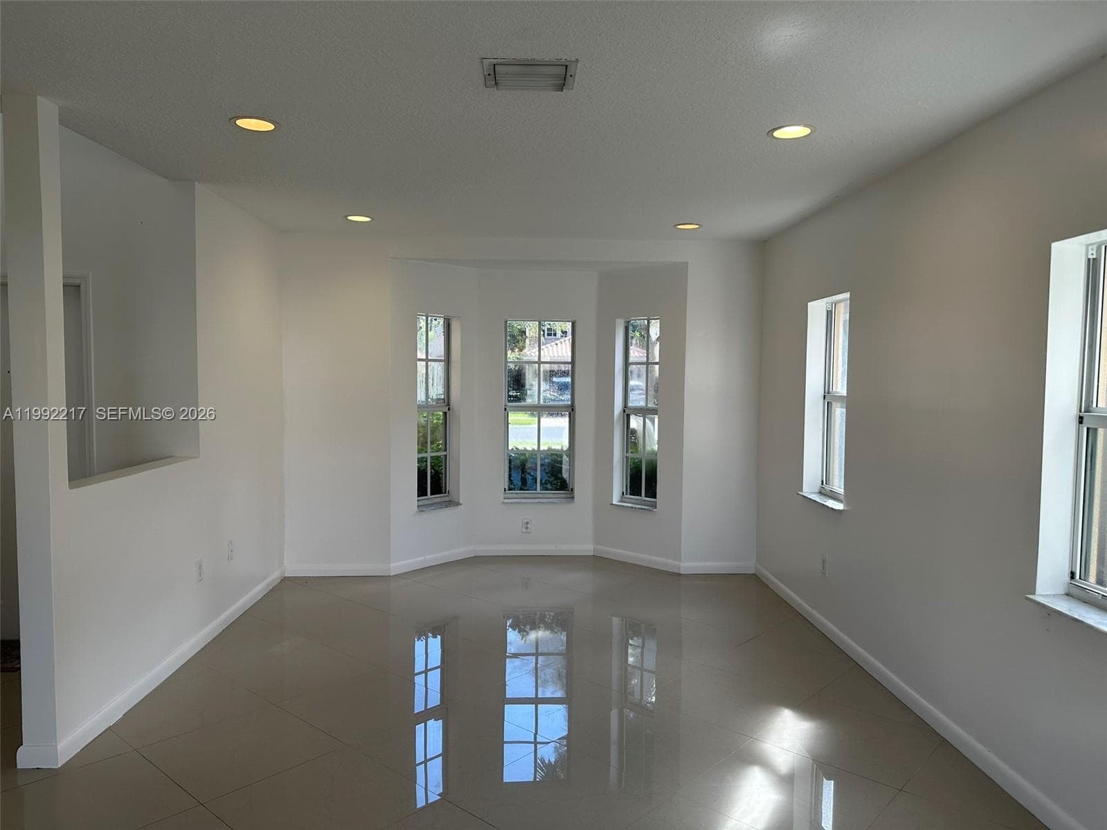 1720 NE 35 Avenue photo 2