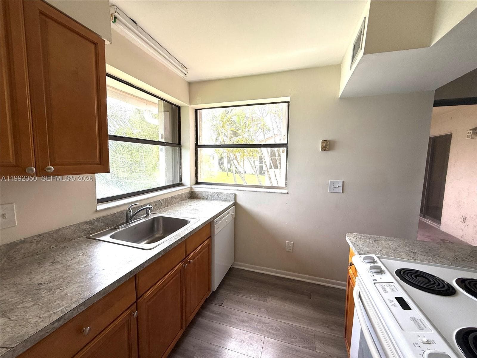 LAKESHORE CONDO #5 · #800I in Homestead - Photo 2