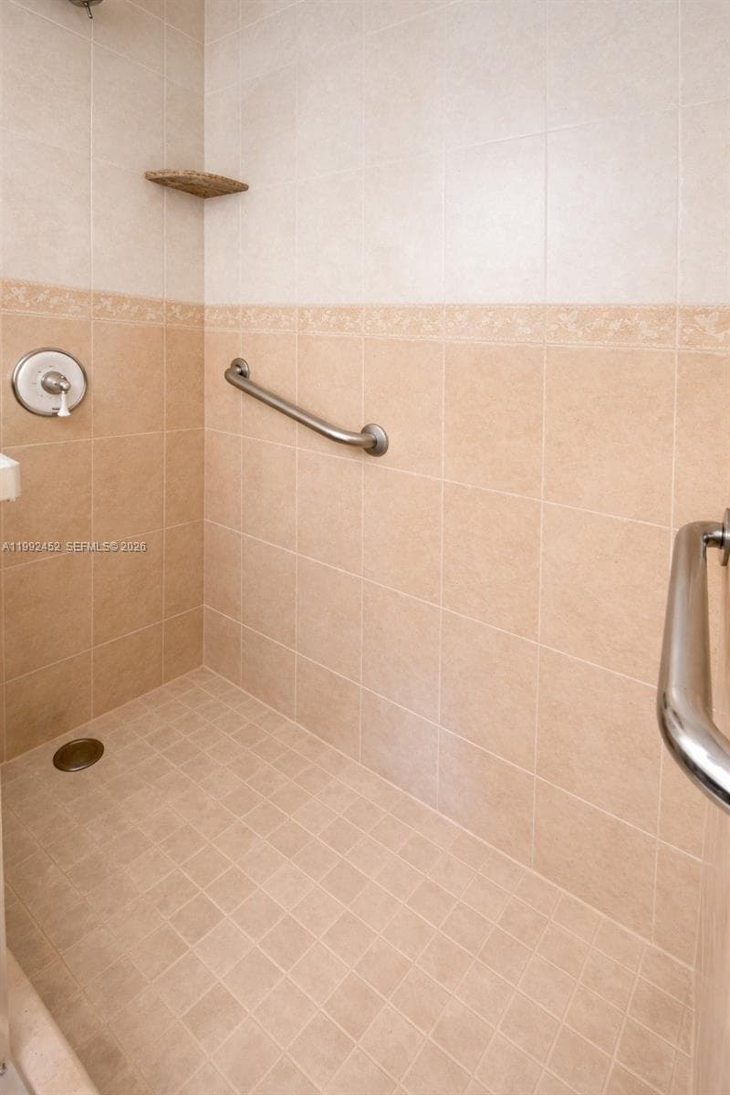 Fairways Royale · #501 in Hallandale Beach - Photo 9