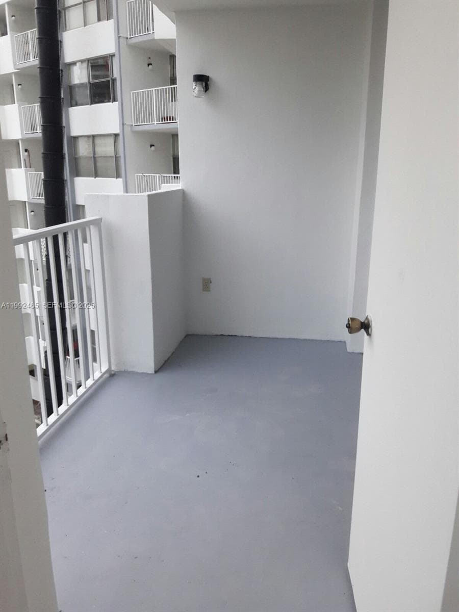 WILSHIRE CONDO · #504W in Miami - Photo 2