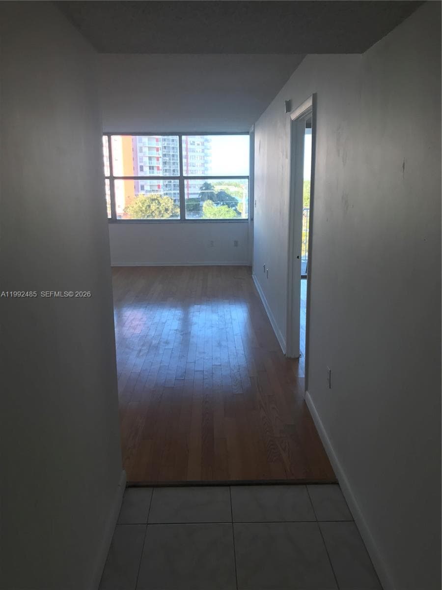 WILSHIRE CONDO · #504W in Miami - Photo 3