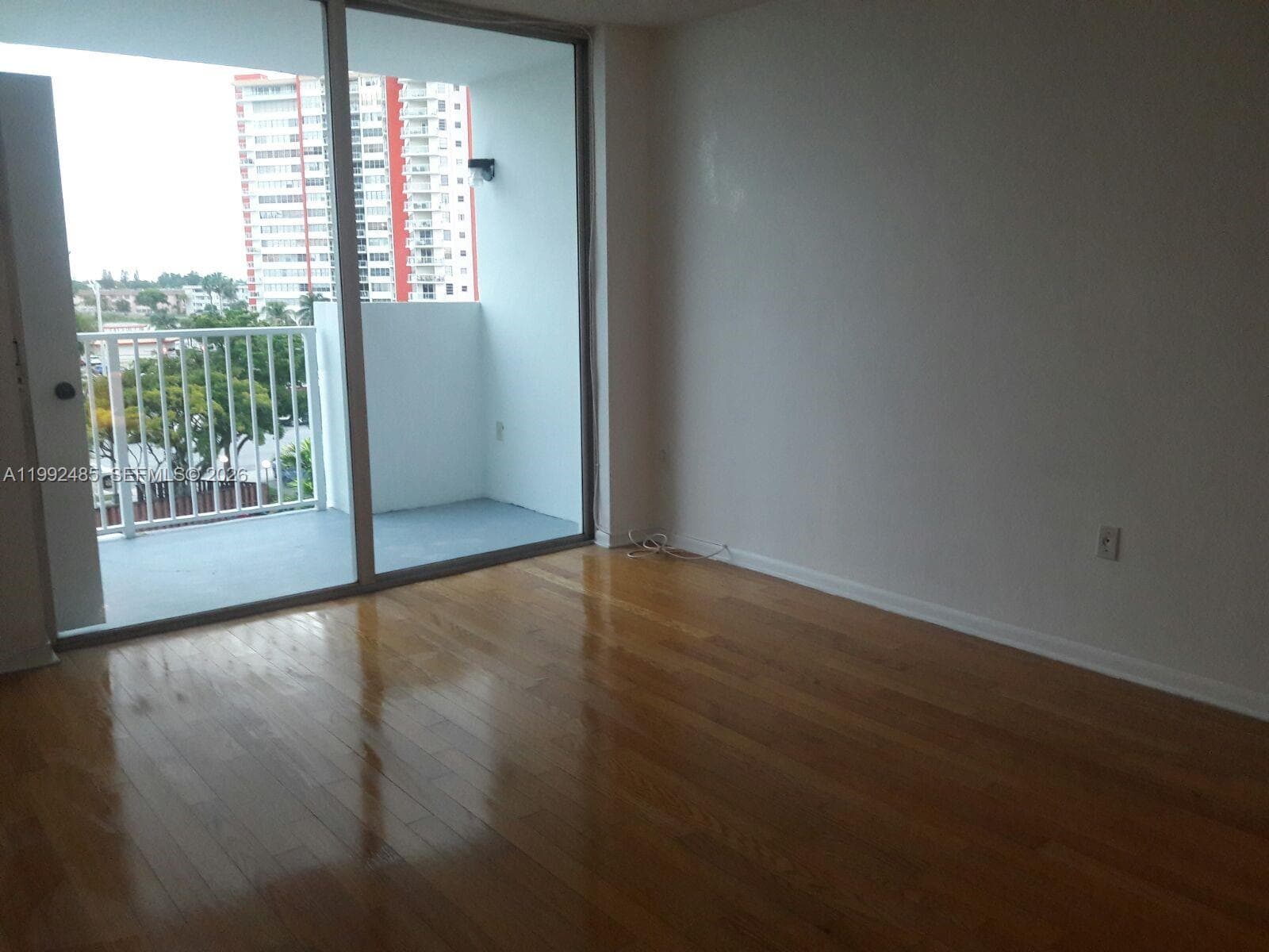 WILSHIRE CONDO · #504W in Miami - Photo 1