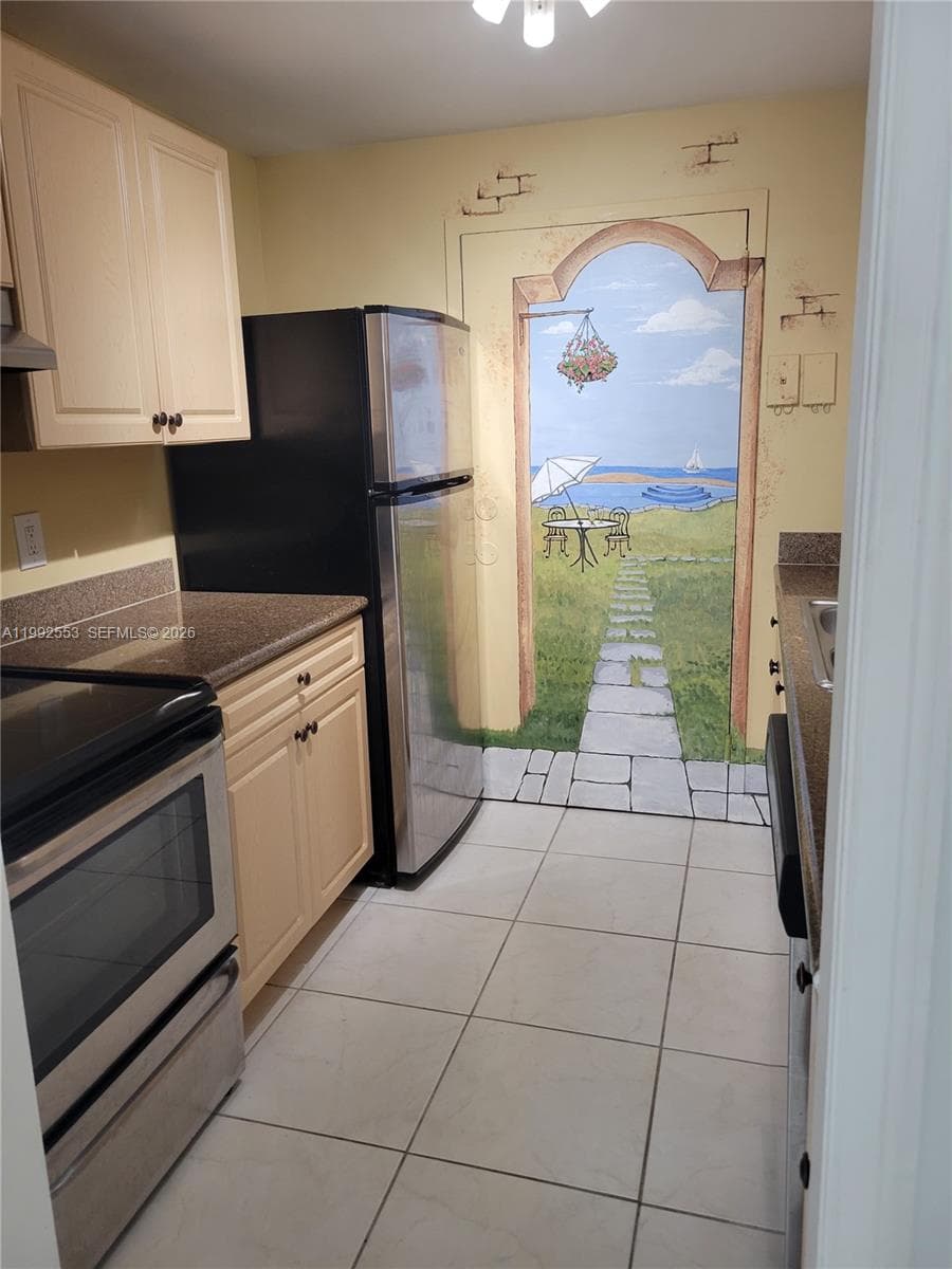 KEYSTONE TOWERS CONDO · #904 in North Miami - Photo 13