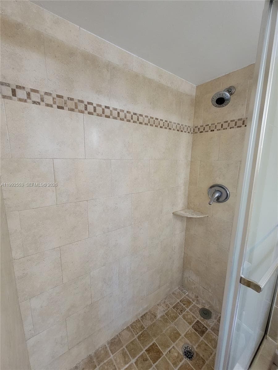 KEYSTONE TOWERS CONDO · #904 in North Miami - Photo 11