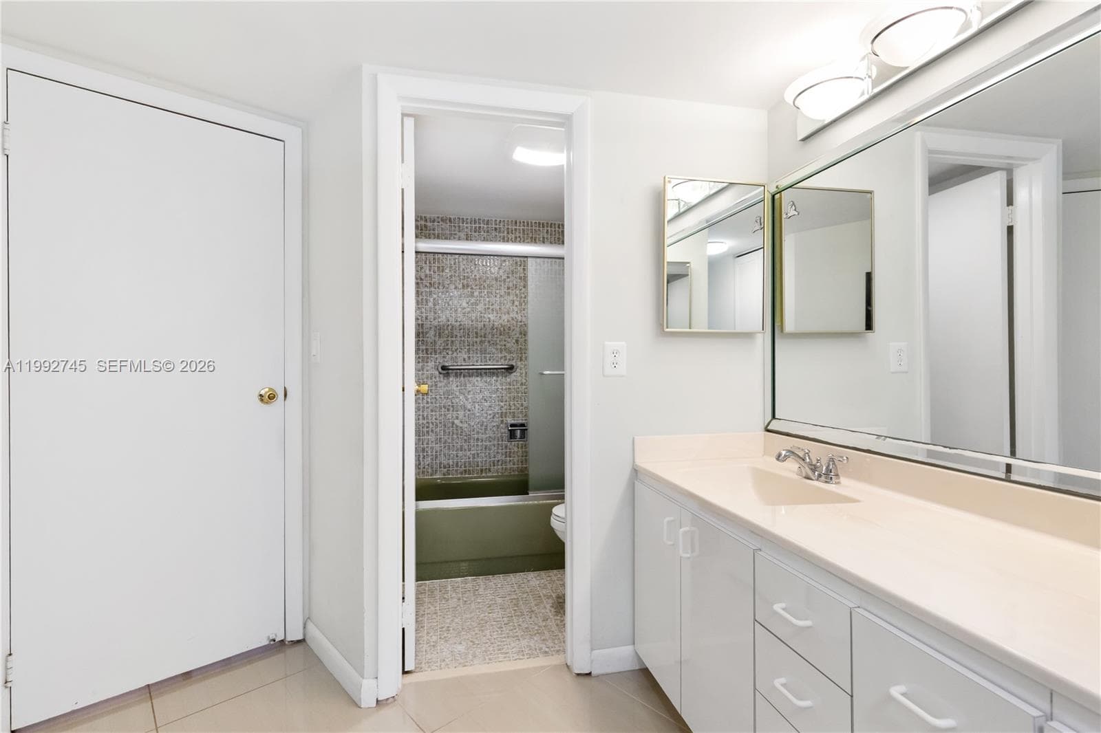 BISCAYA IV CONDO · #605 in Aventura - Photo 12