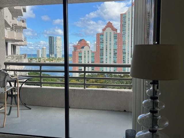 PARC CENTRAL AVENTURA SOU · #1916 in Aventura - Photo 9