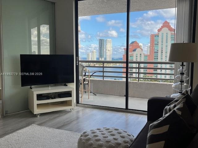 PARC CENTRAL AVENTURA SOU · #1916 in Aventura - Photo 11