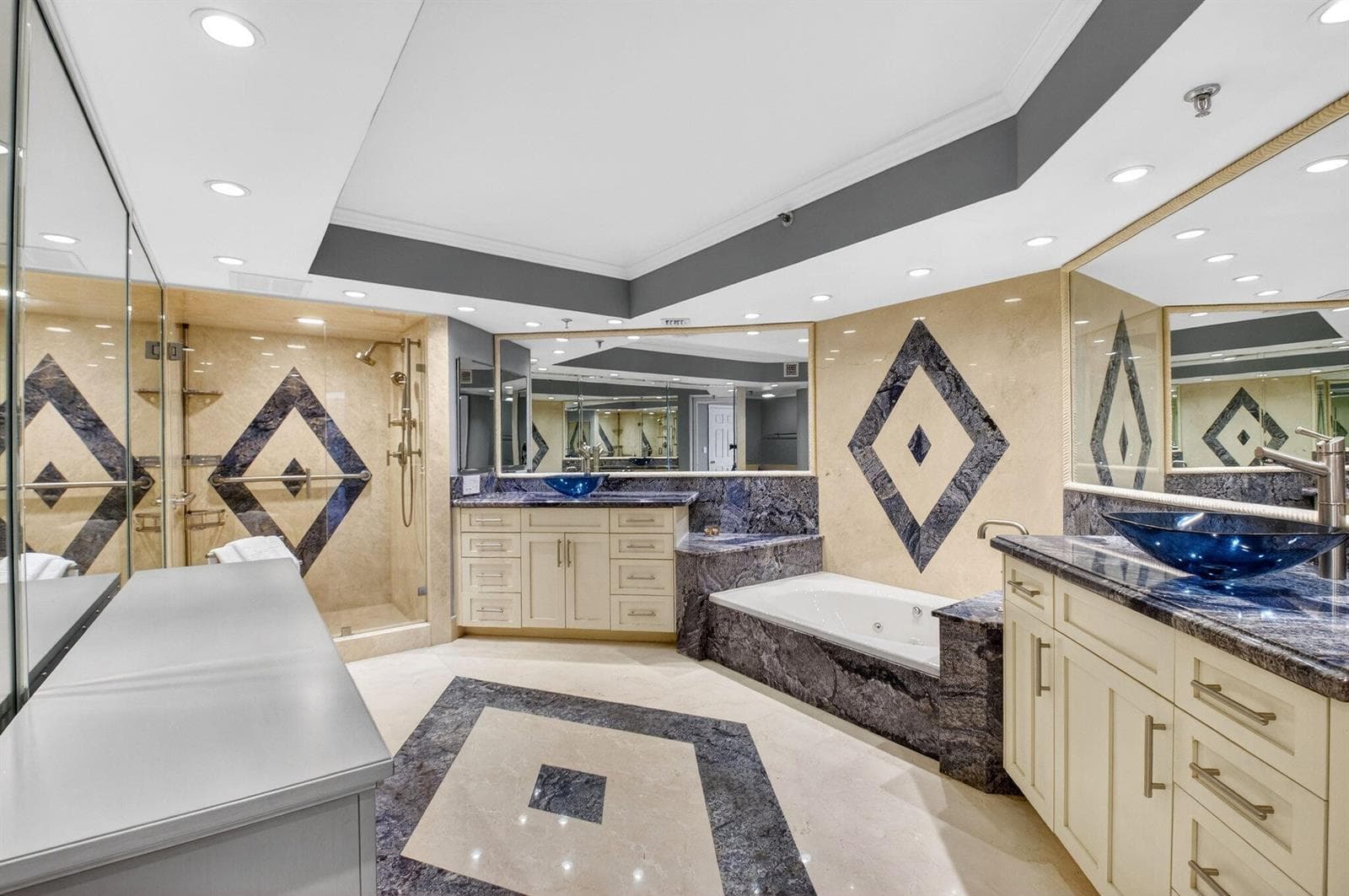 11 Large Primary Bathroom