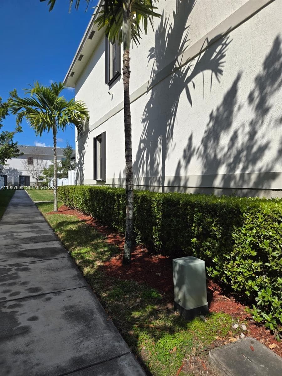 1166 SW 7th Ave photo 2