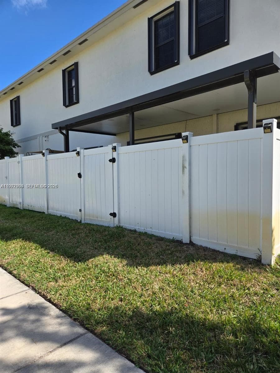 1166 SW 7th Ave photo 5