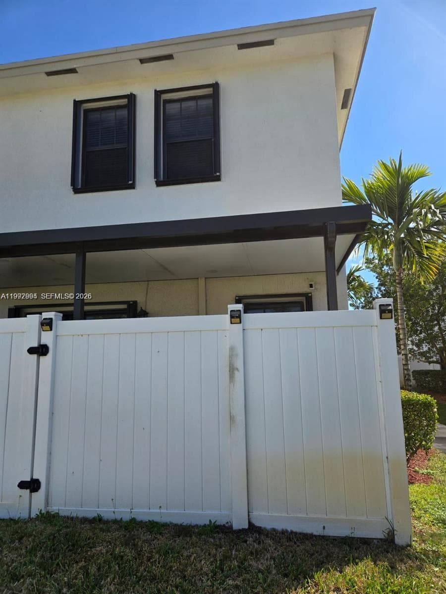 1166 SW 7th Ave photo 4