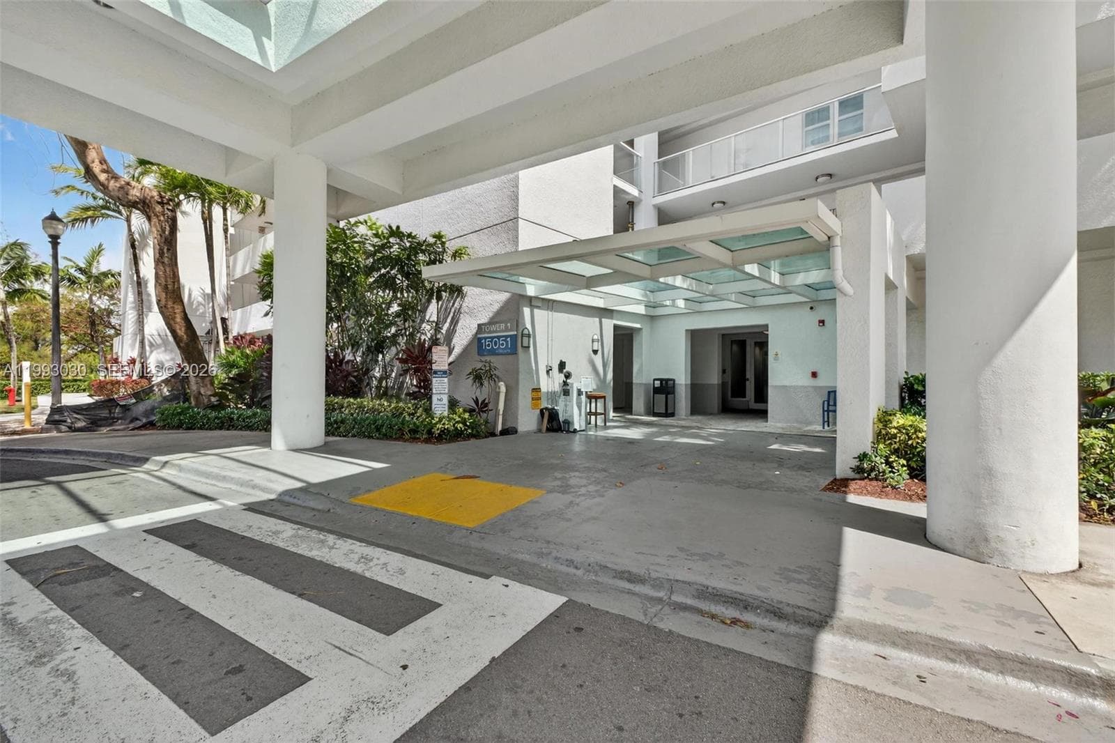 15051 Royal Oaks Ln · #2406 in North Miami - Photo 2