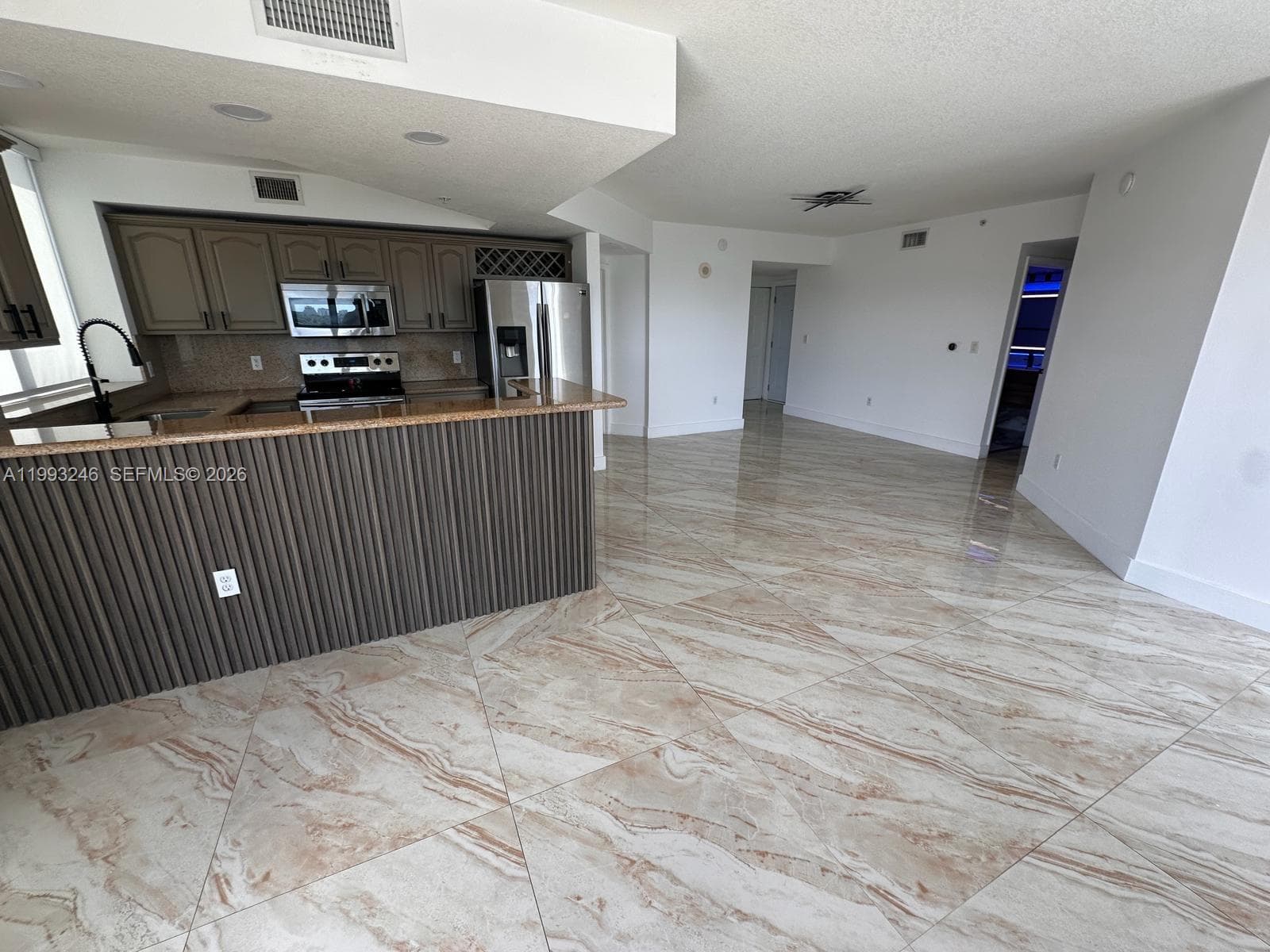 KEYSTONE PARK CONDO · #1116 in Miami - Photo 7