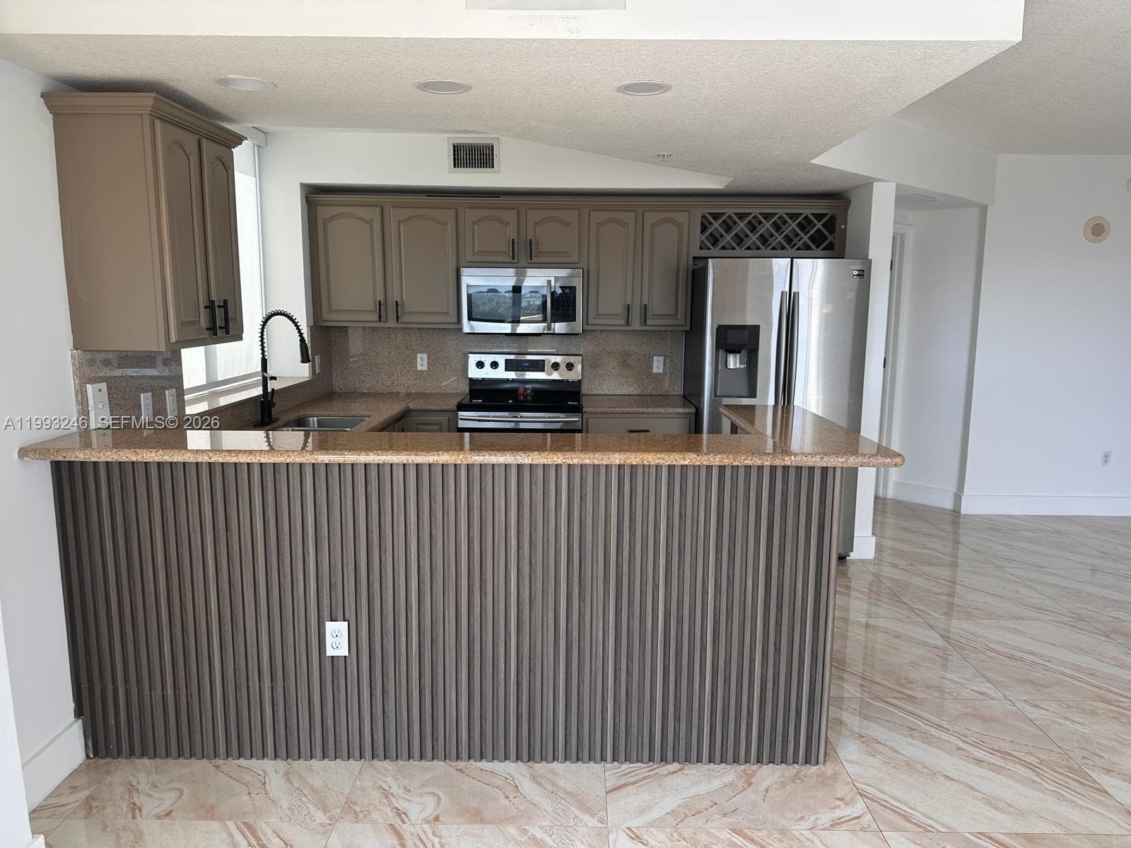 KEYSTONE PARK CONDO · #1116 in Miami - Photo 4
